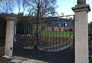 Portail en fer forgé