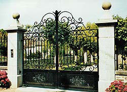 Portail en fer forgé