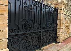 Portail en fer forgé