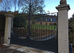 Portail en fer forgé